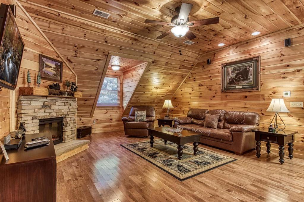 Papa Bear, Hot Tub, Wifi, 1089 Free Tickets Each Paid Day, Dollywood And More Sevierville Eksteriør bilde