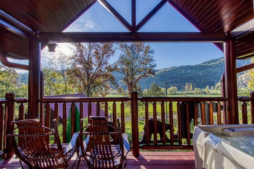 Papa Bear, Hot Tub, Wifi, 1089 Free Tickets Each Paid Day, Dollywood And More Sevierville Eksteriør bilde