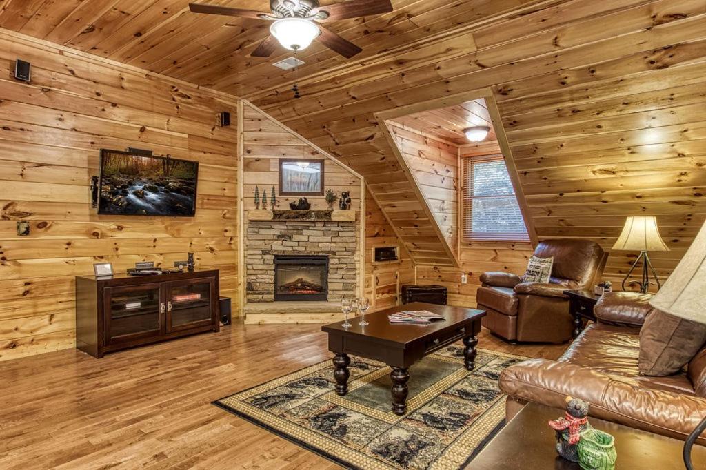 Papa Bear, Hot Tub, Wifi, 1089 Free Tickets Each Paid Day, Dollywood And More Sevierville Eksteriør bilde