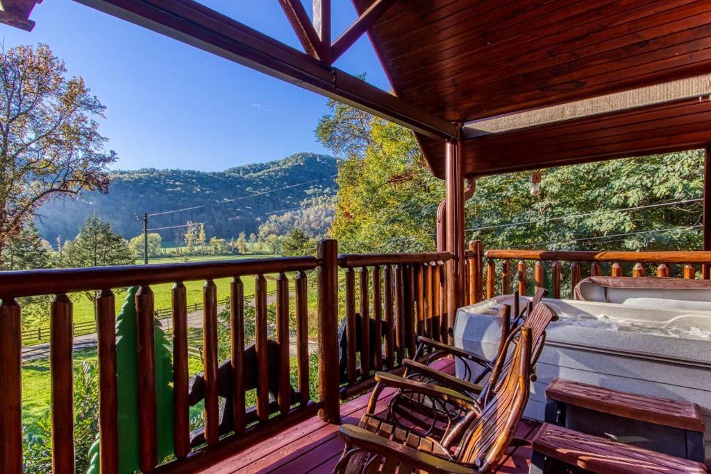 Papa Bear, Hot Tub, Wifi, 1089 Free Tickets Each Paid Day, Dollywood And More Sevierville Eksteriør bilde