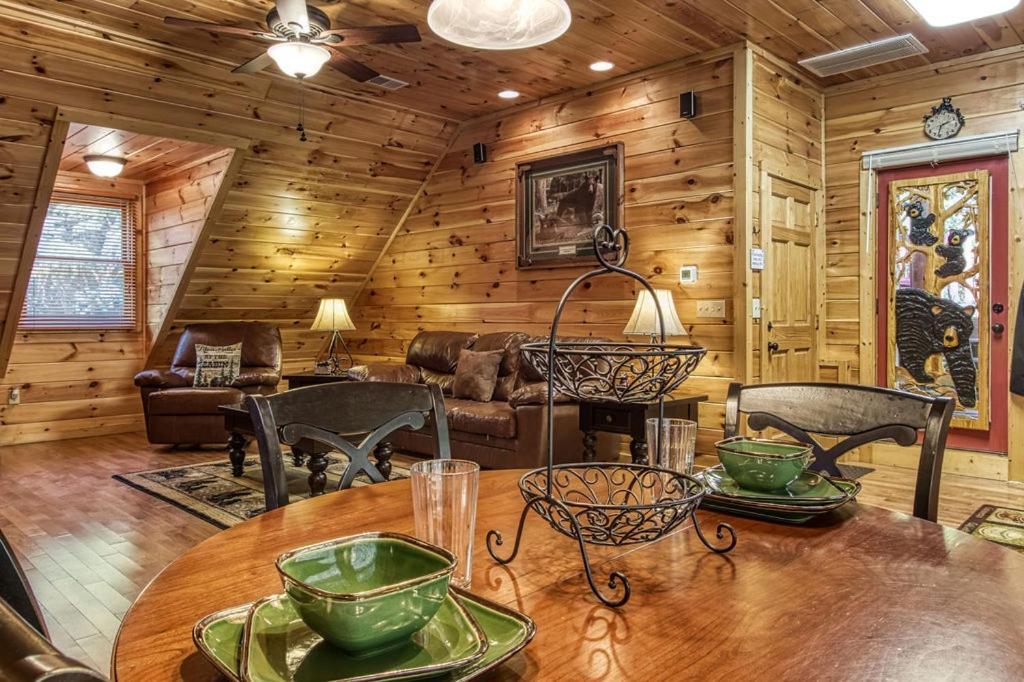 Papa Bear, Hot Tub, Wifi, 1089 Free Tickets Each Paid Day, Dollywood And More Sevierville Eksteriør bilde