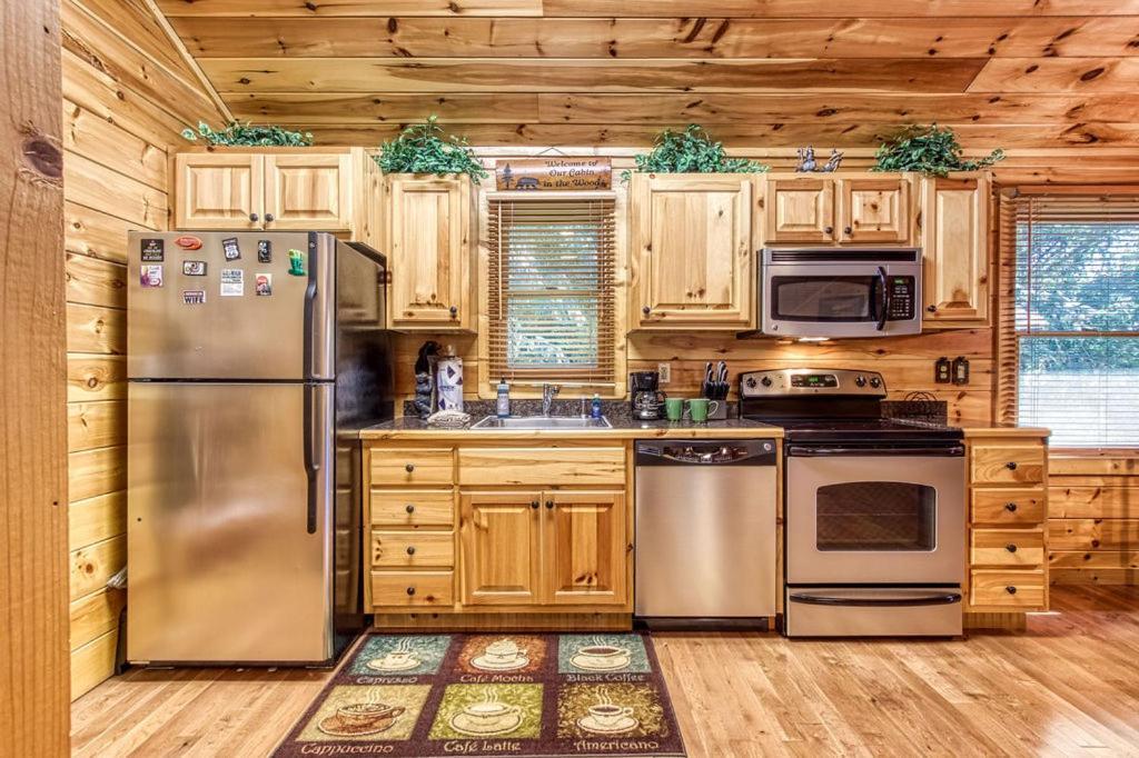 Papa Bear, Hot Tub, Wifi, 1089 Free Tickets Each Paid Day, Dollywood And More Sevierville Eksteriør bilde